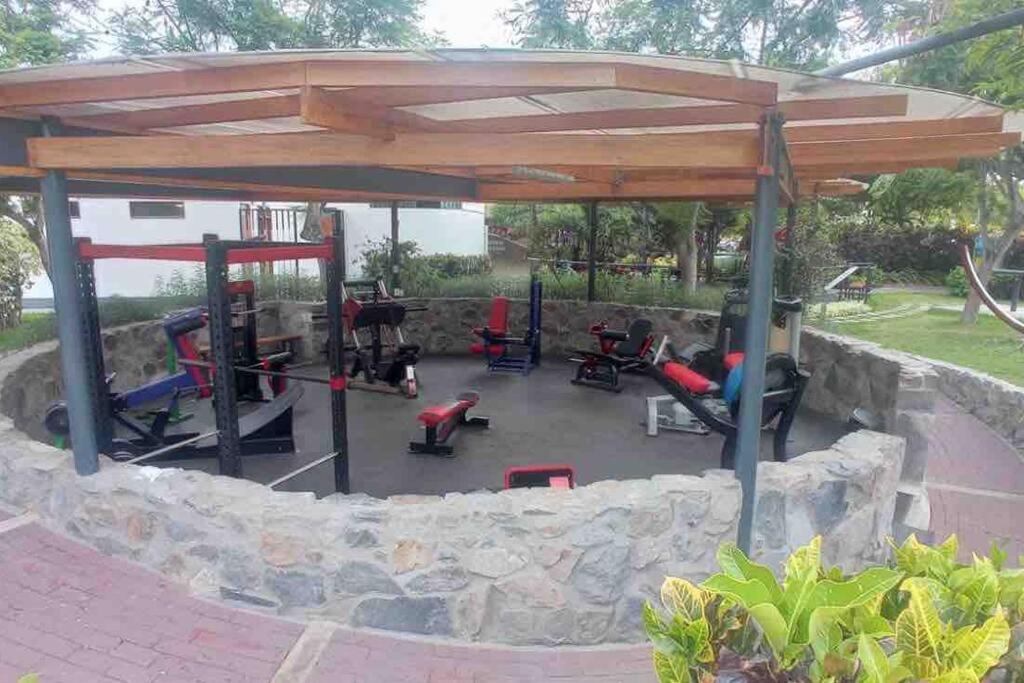 Acogedor apartamento cerca de Jockey Plaza view 3