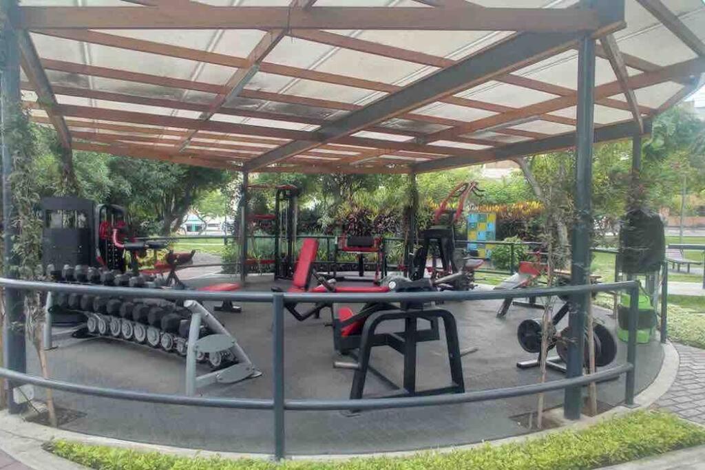 Acogedor apartamento cerca de Jockey Plaza view 4