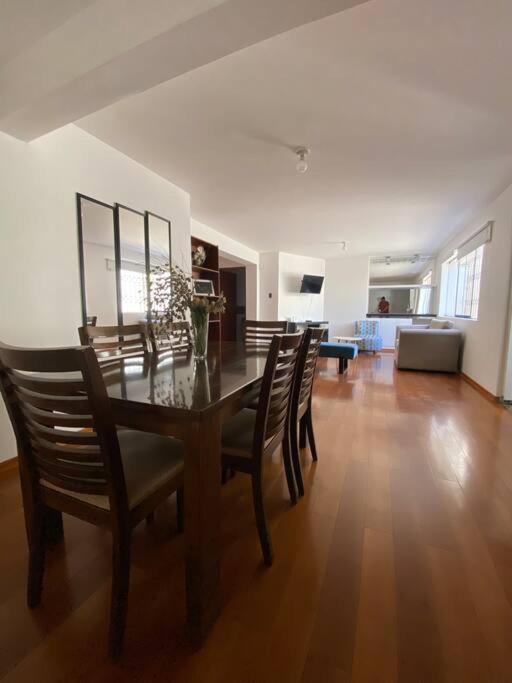 Acogedor apartamento cerca de Jockey Plaza view 5