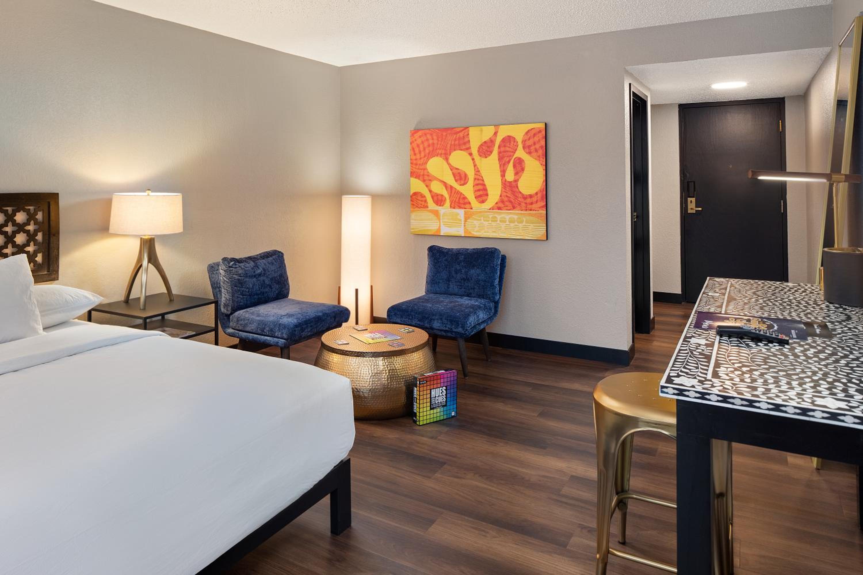 Cedar Rapids Vacations - The Highlander Hotel - Property Image 4