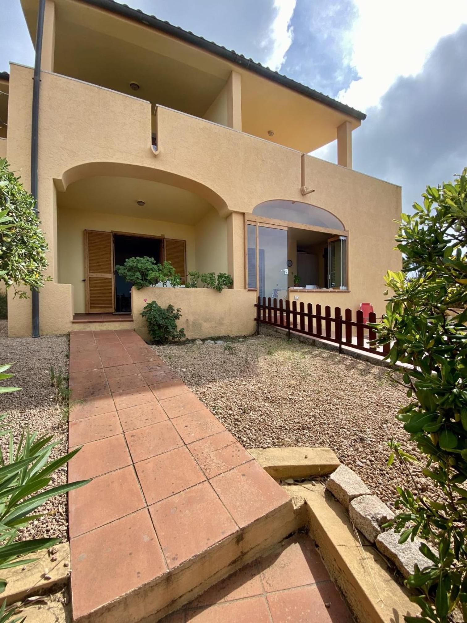 Appartamento isola rossa vista mare