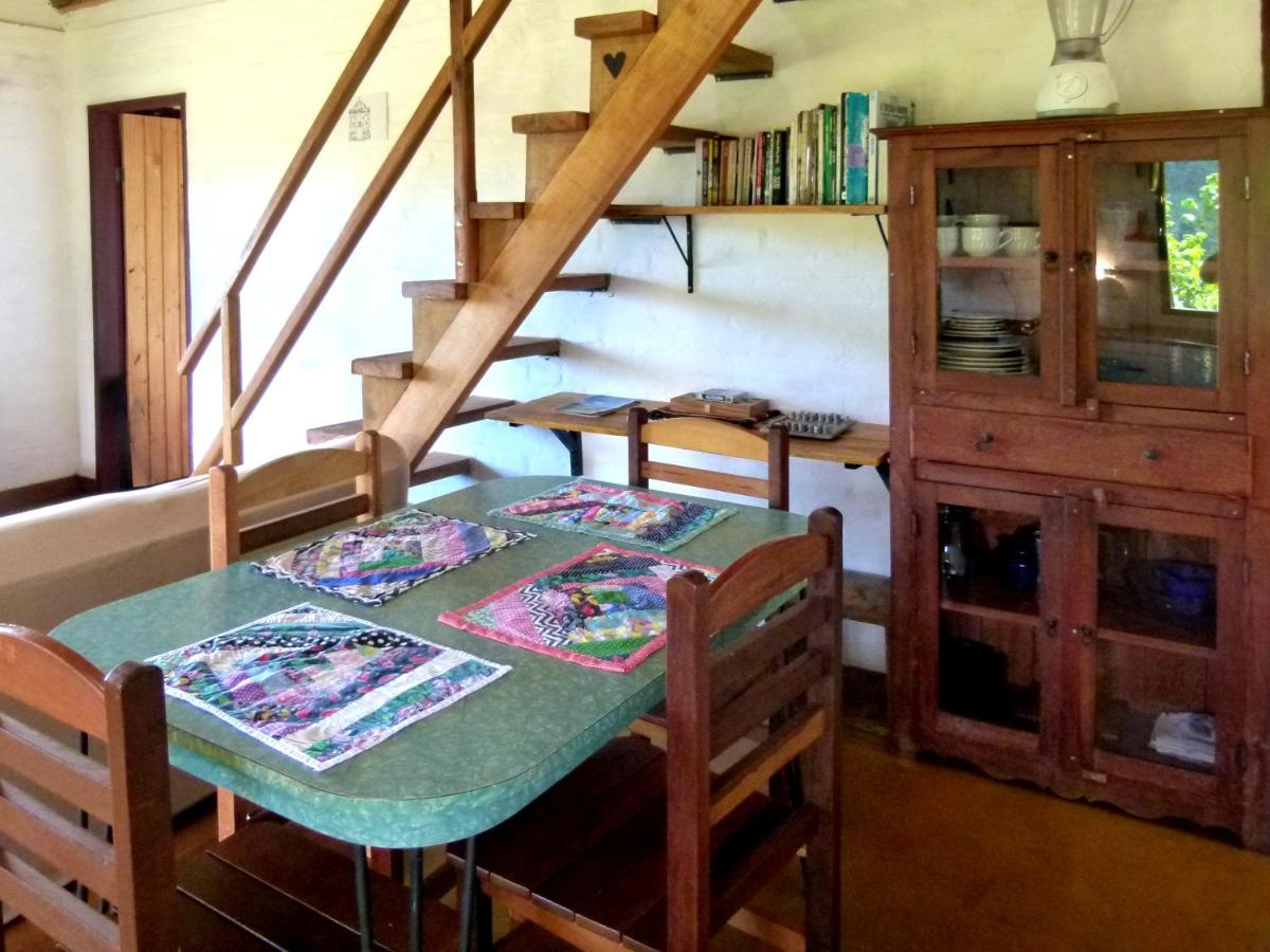 Casa ecológica na montanha com vista para o vale