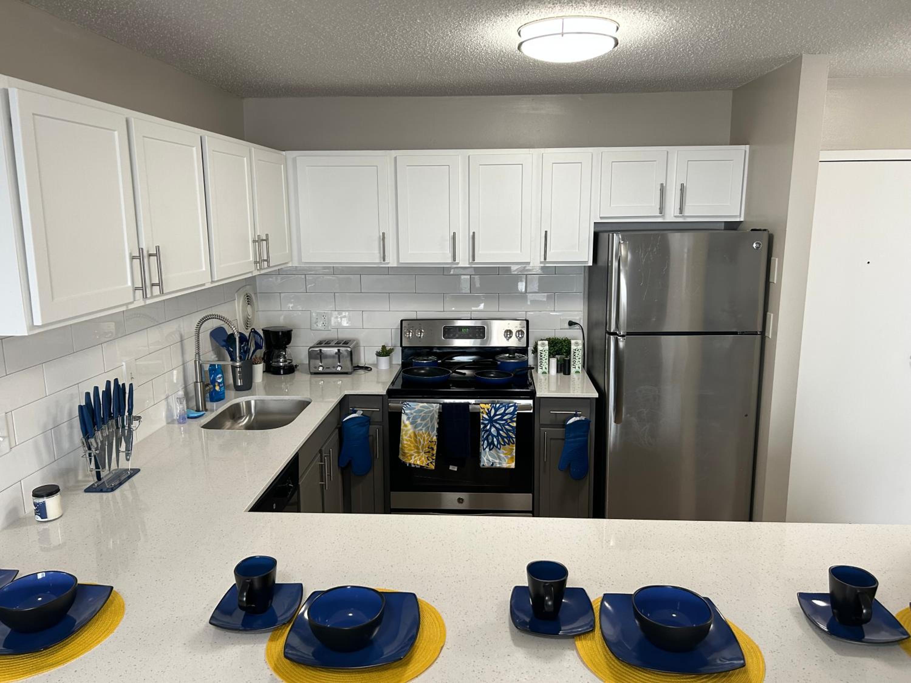 Cozy1 BDRM apartment Located In The Heart Of Downtown Oak Park by Glow & Explore view 4