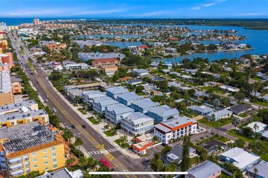 Luxurious Modern Townhouse right across beach!! Table Tennis view 3