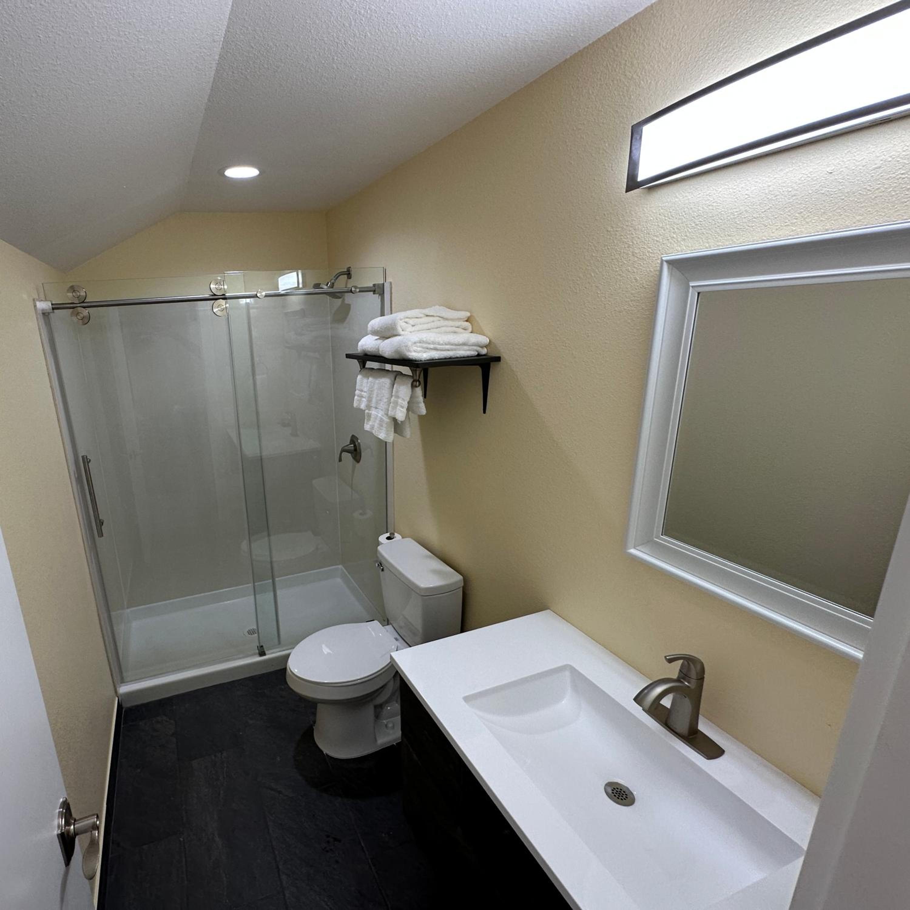 Medford Vacations - Relax Inn of Medford - Property Image 24