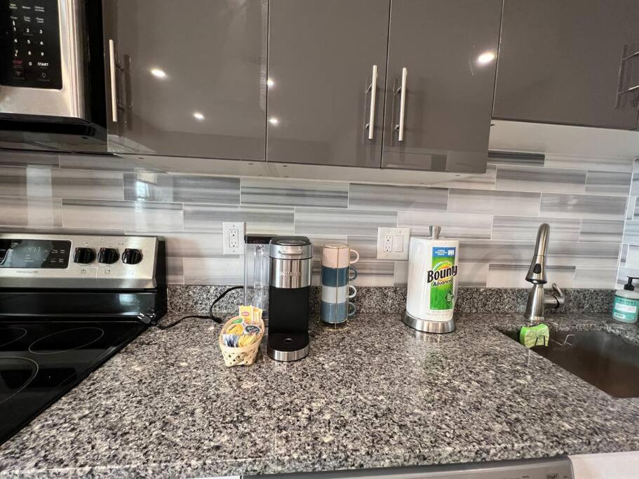 501 Cozy and Comfy 1BR apartment in center city view 2