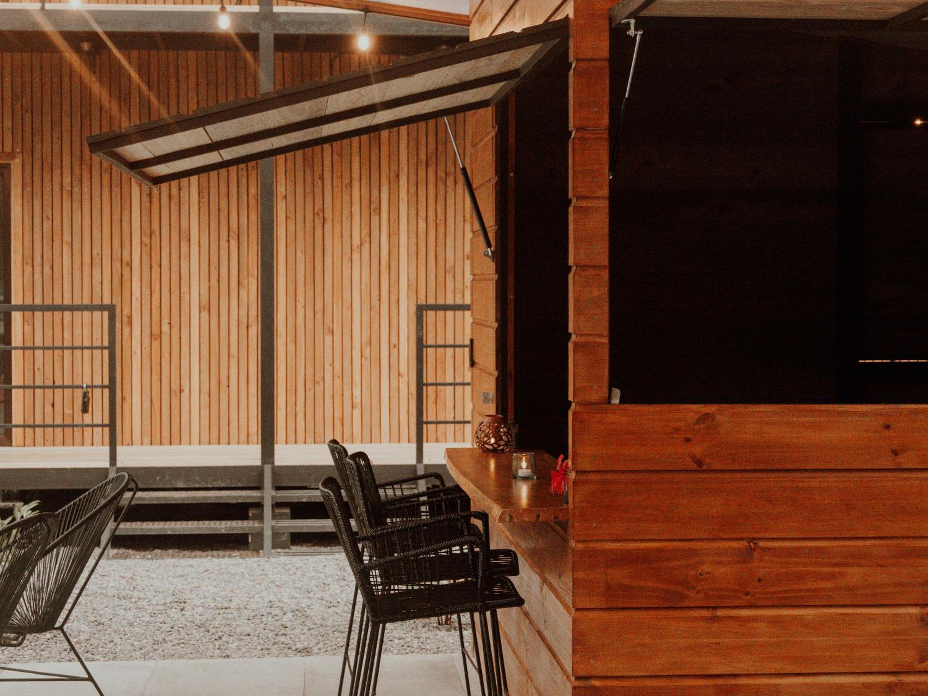 Kanoa Lodge - Adults and 18 plus only