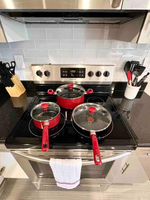 402 Stylish luxe Apt at center city self check-in view 5