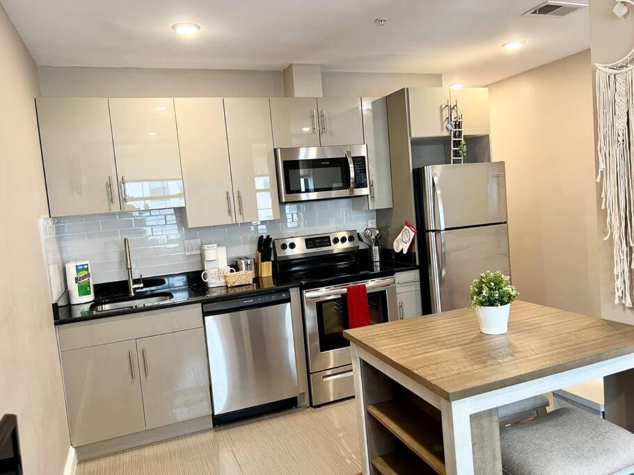 407 Sweetest cottage 1bed room Apt in center city view 2