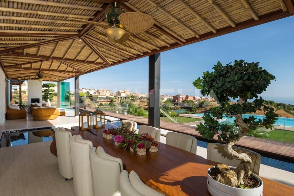 Luxury Villa, Cascada De Camojan