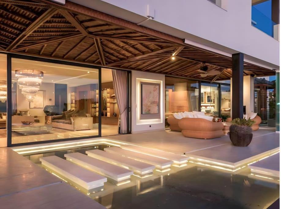 Luxury Villa, Cascada De Camojan