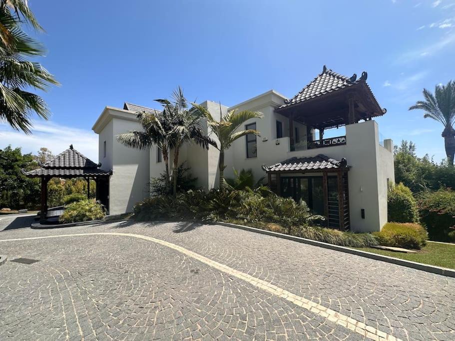 Luxury Villa, Cascada De Camojan