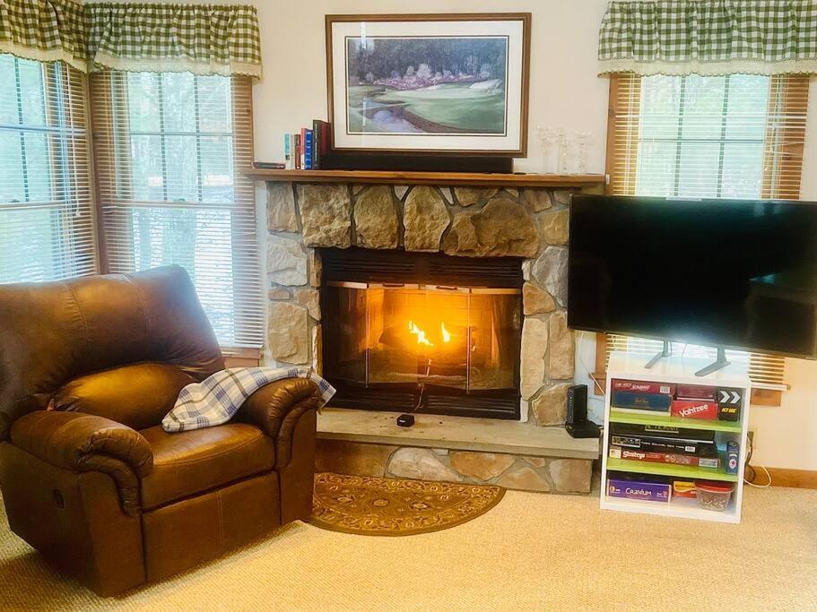 Three Bedroom CamelBack Mountain Getaway retreat