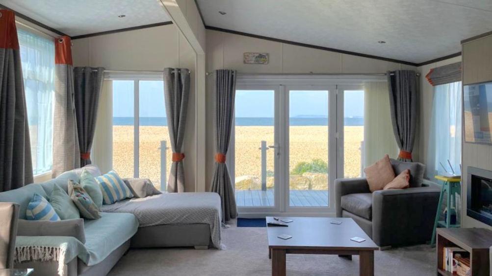 Pebbles Lodge, Seal Bay Resort view 2