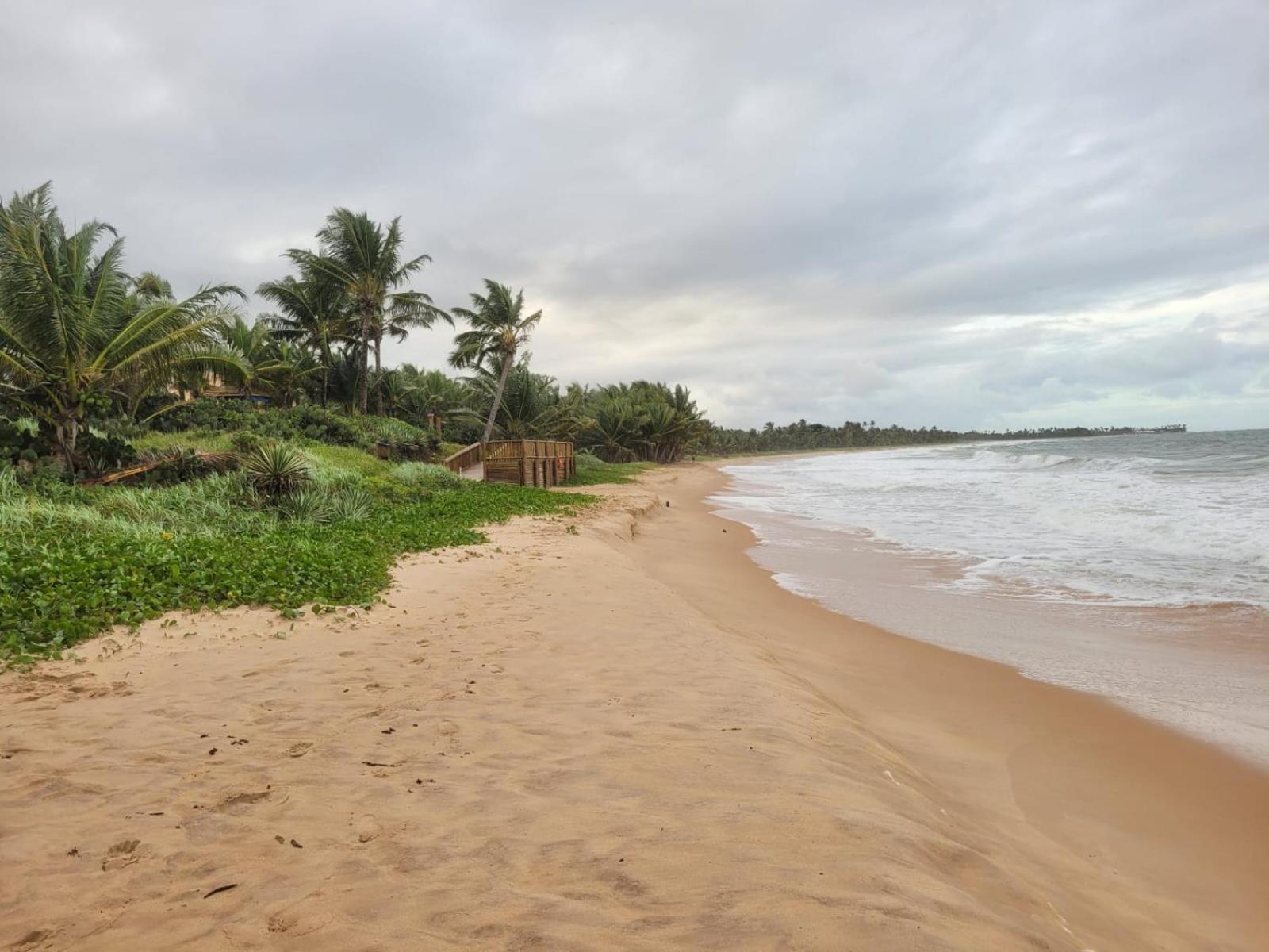 Cond Genipabu Club House a 900mts Praia Guarajuba com Jardim, 3 Quartos, Vagas de Garagem e Cozinha totalmente Equipada