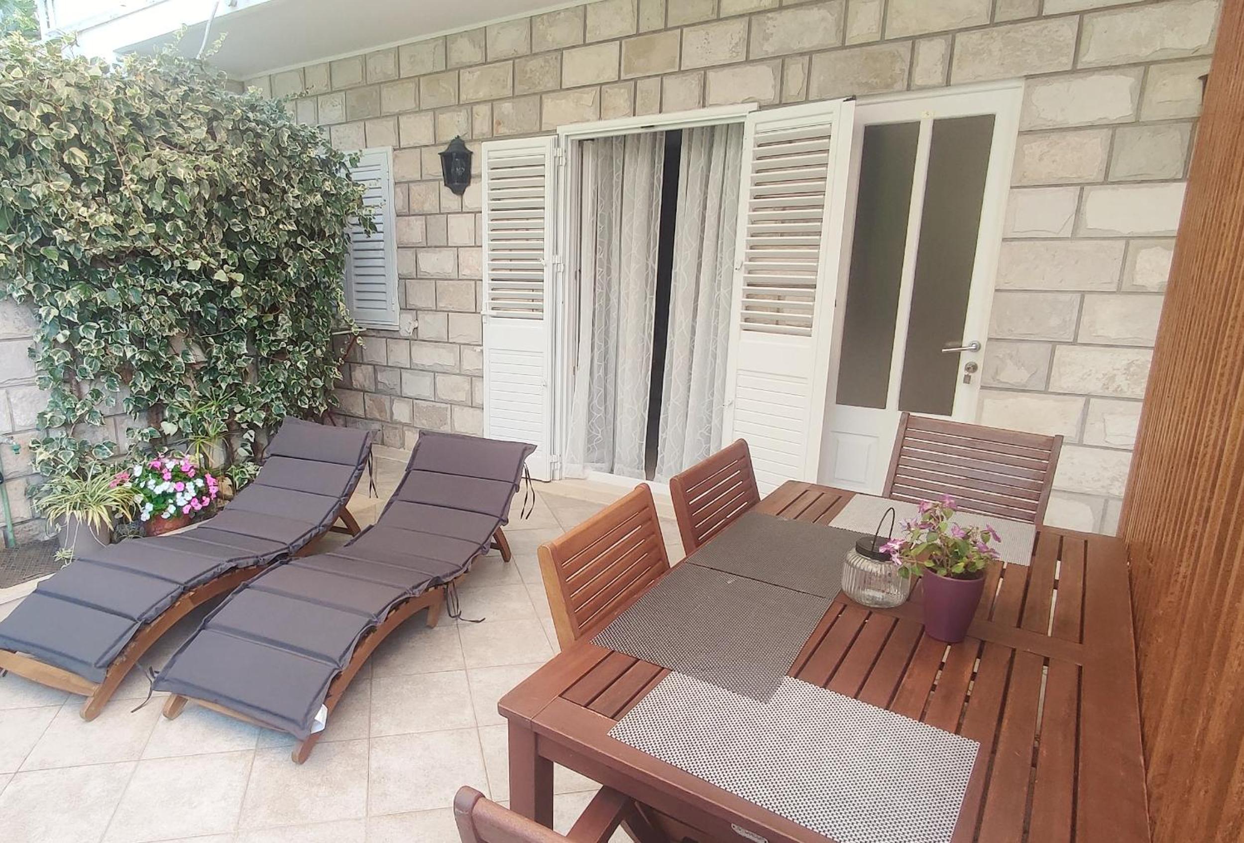 Villa Ana Apartments
