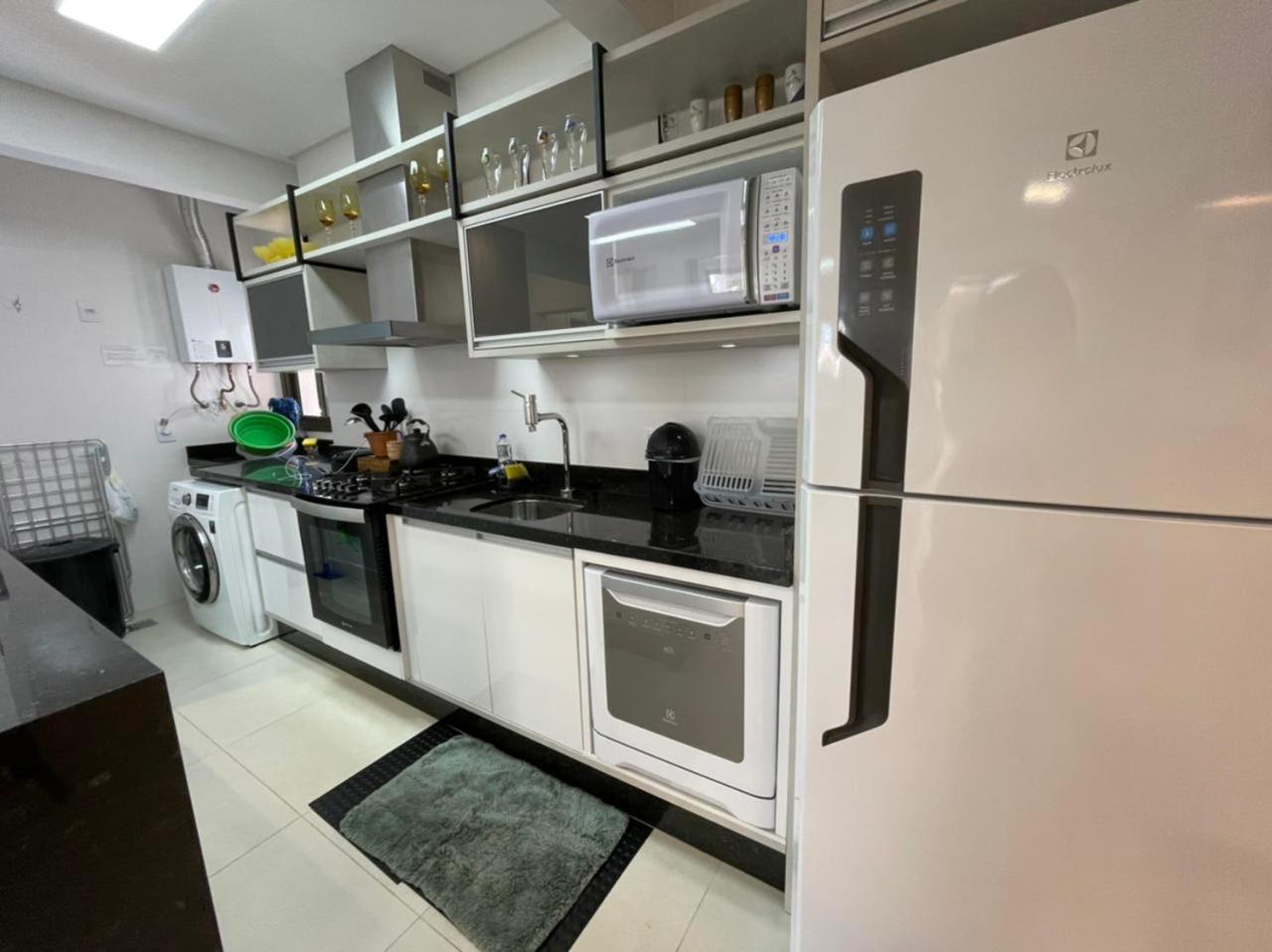 Cód 108 - Apartamento exuberante à 280 m do mar