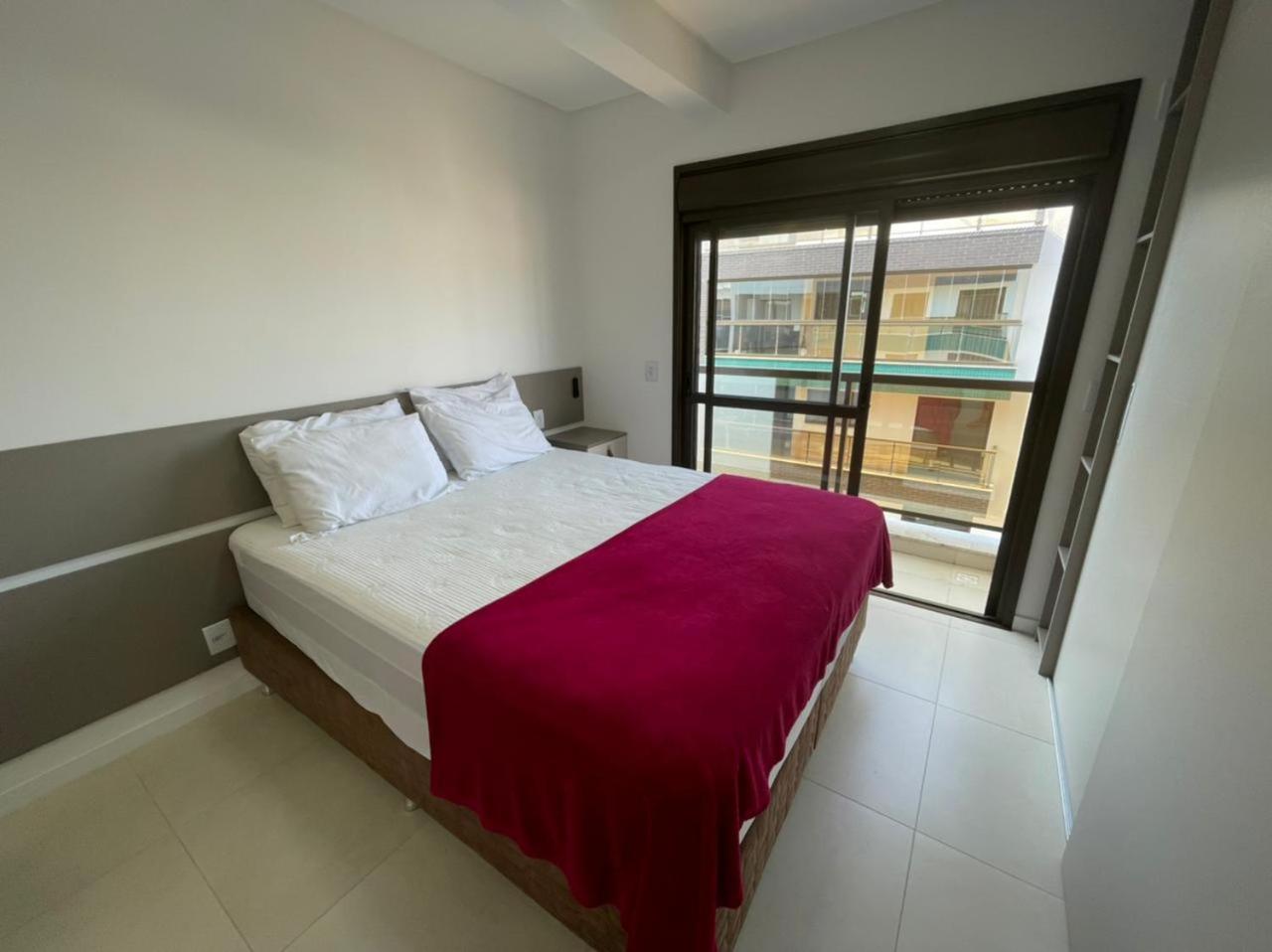 Cód 108 - Apartamento exuberante à 280 m do mar