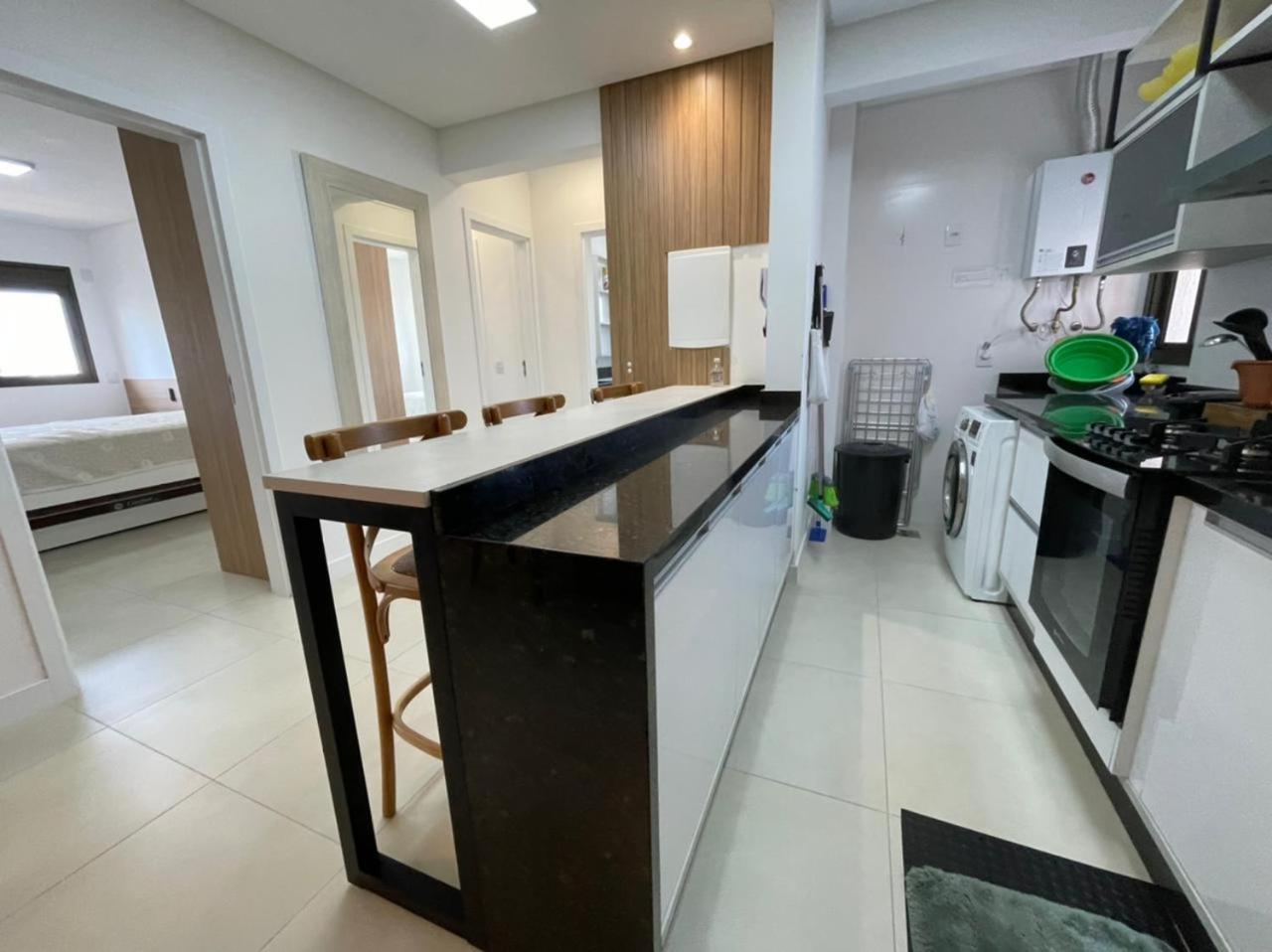Cód 108 - Apartamento exuberante à 280 m do mar