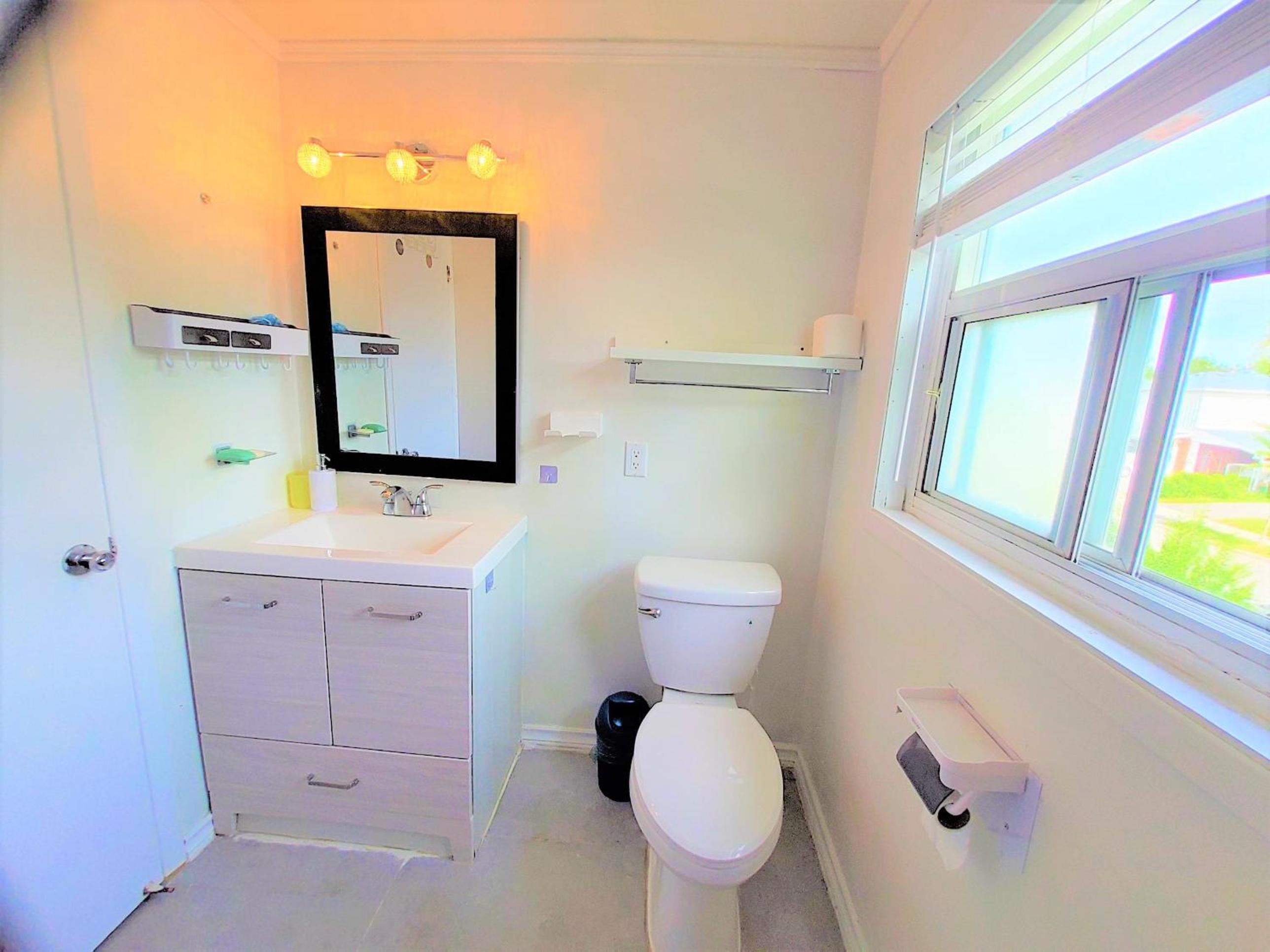 Cozy and Quiet Homestay with Private Bathroom