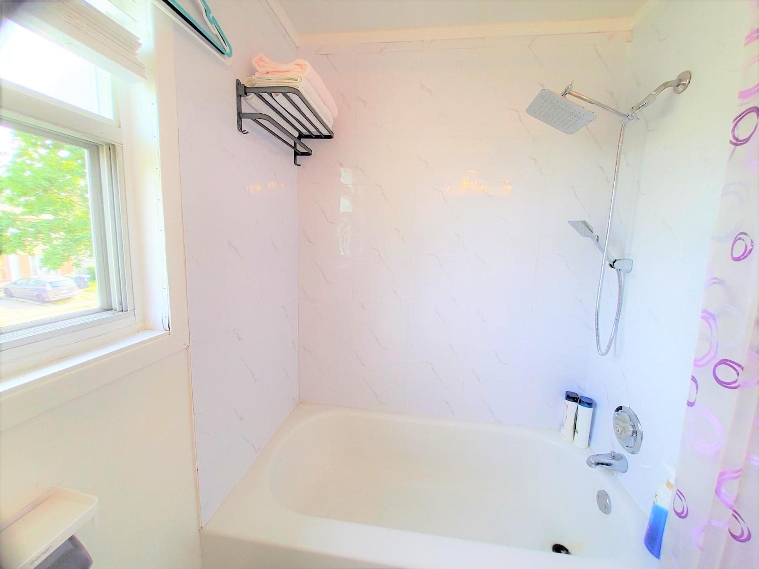 Cozy and Quiet Homestay with Private Bathroom