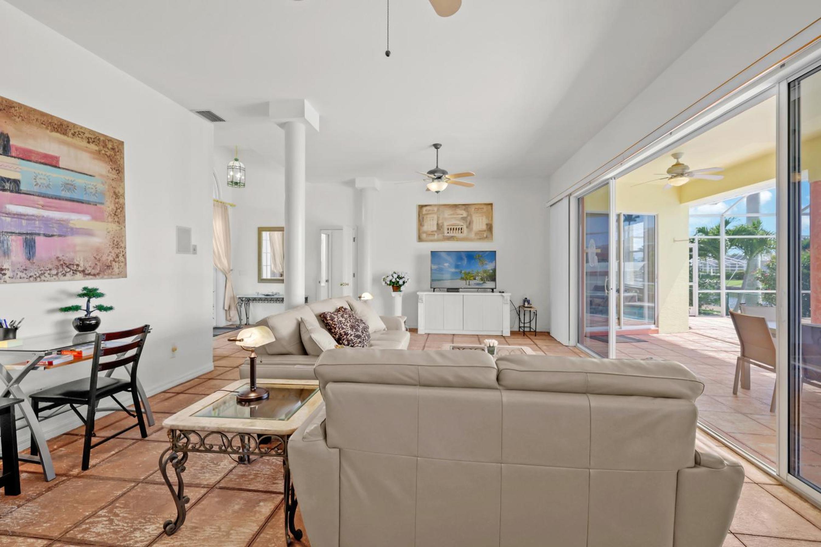 Quiet and relaxing waterfront paradise with direct access to the Gulf of Mexico, Villa Just for Sun view 5