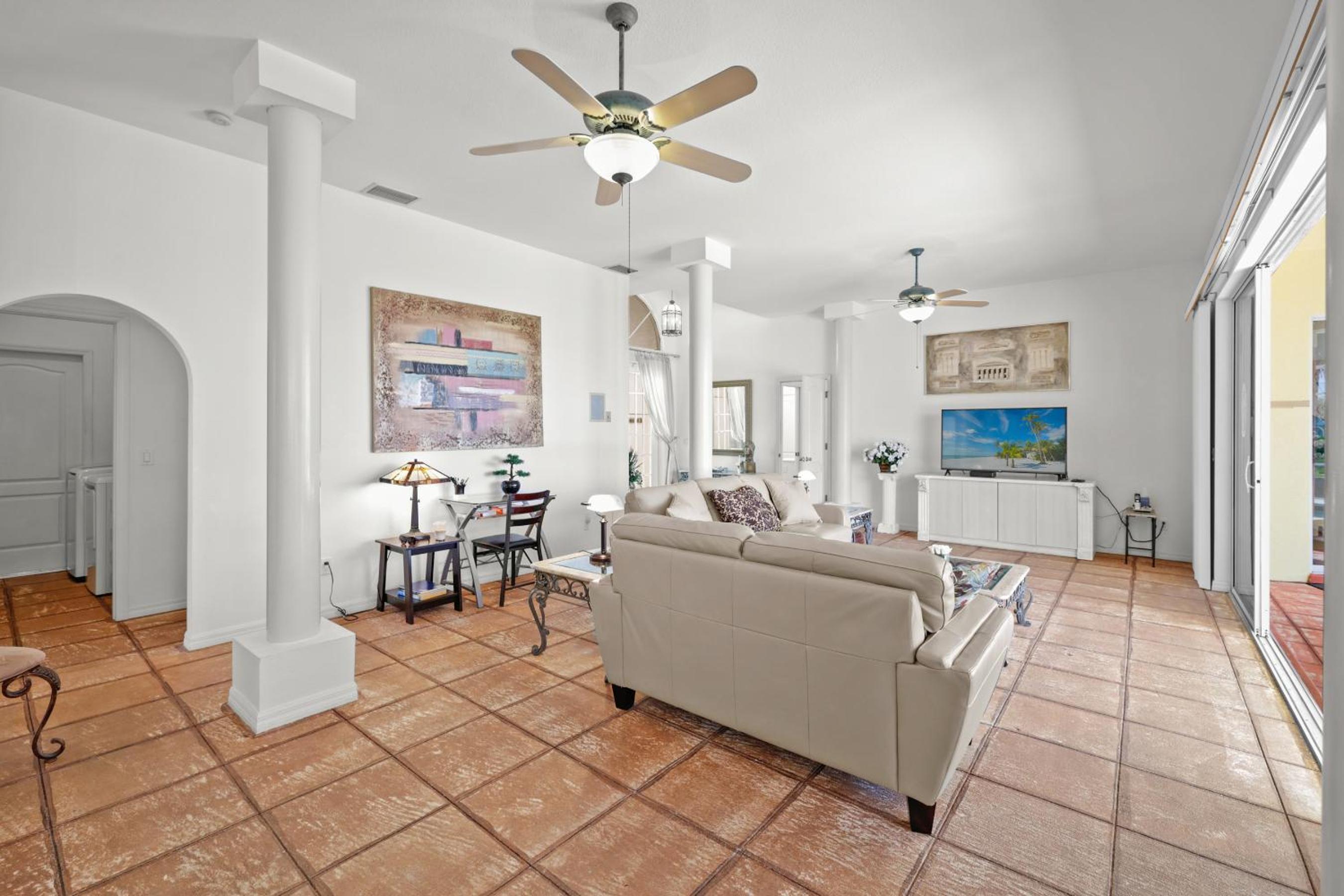 Quiet and relaxing waterfront paradise with direct access to the Gulf of Mexico, Villa Just for Sun view 4