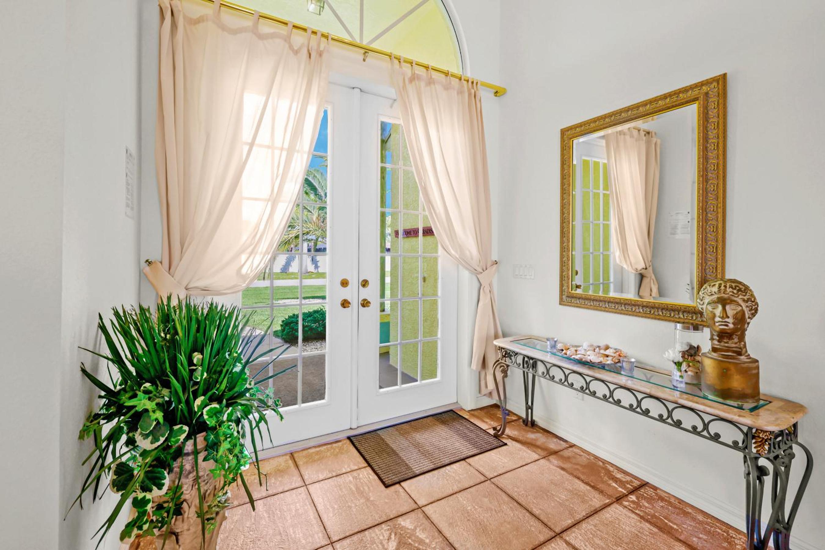 Quiet and relaxing waterfront paradise with direct access to the Gulf of Mexico, Villa Just for Sun view 3