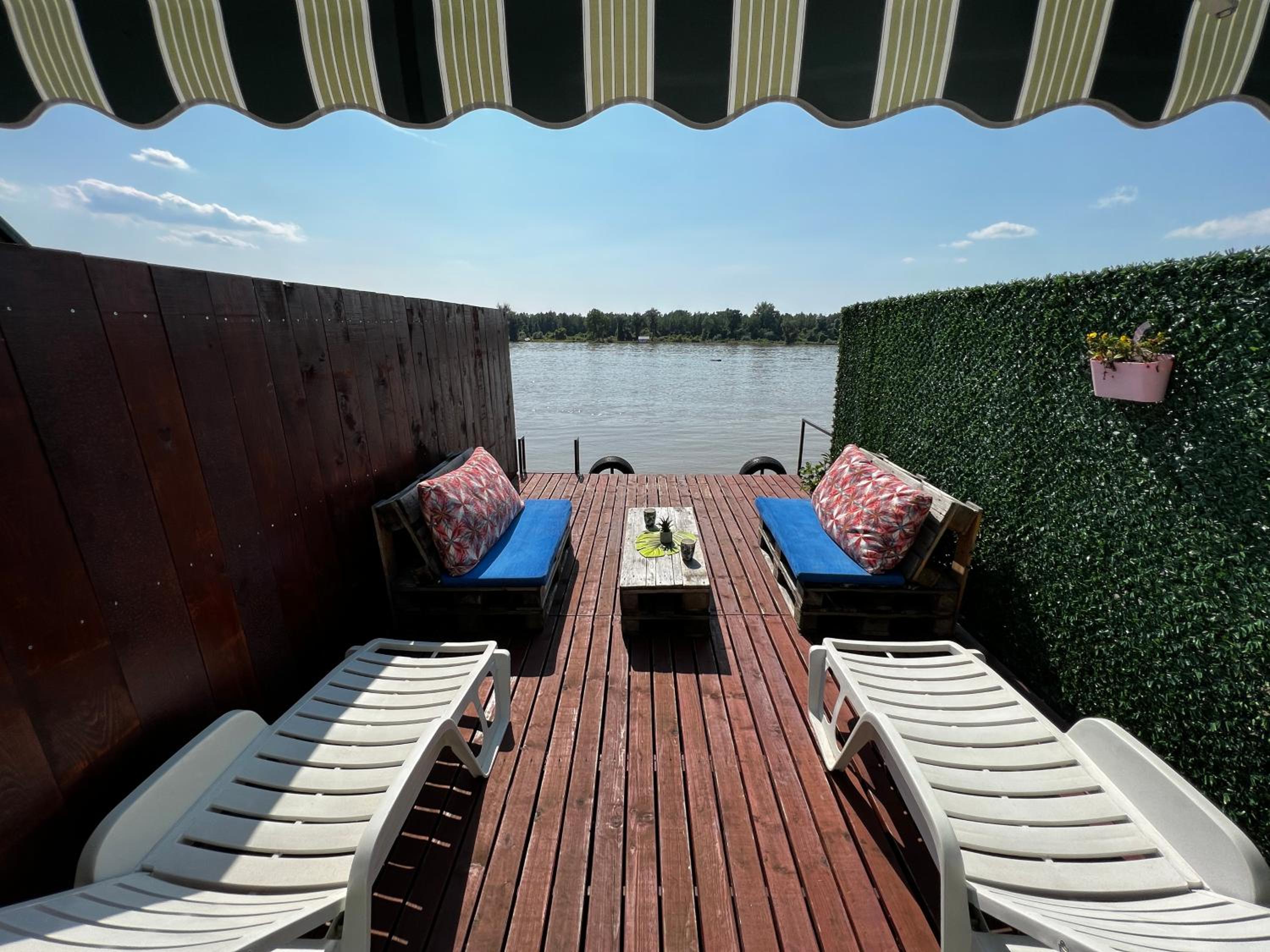 Splav Zaton - Floating Cabin view 3