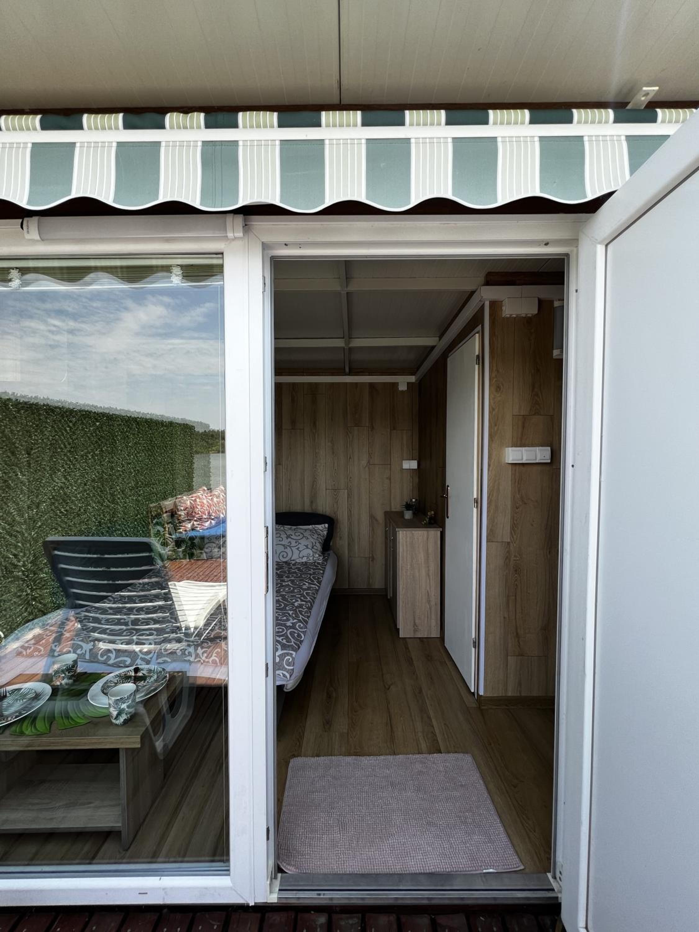 Splav Zaton - Floating Cabin view 4