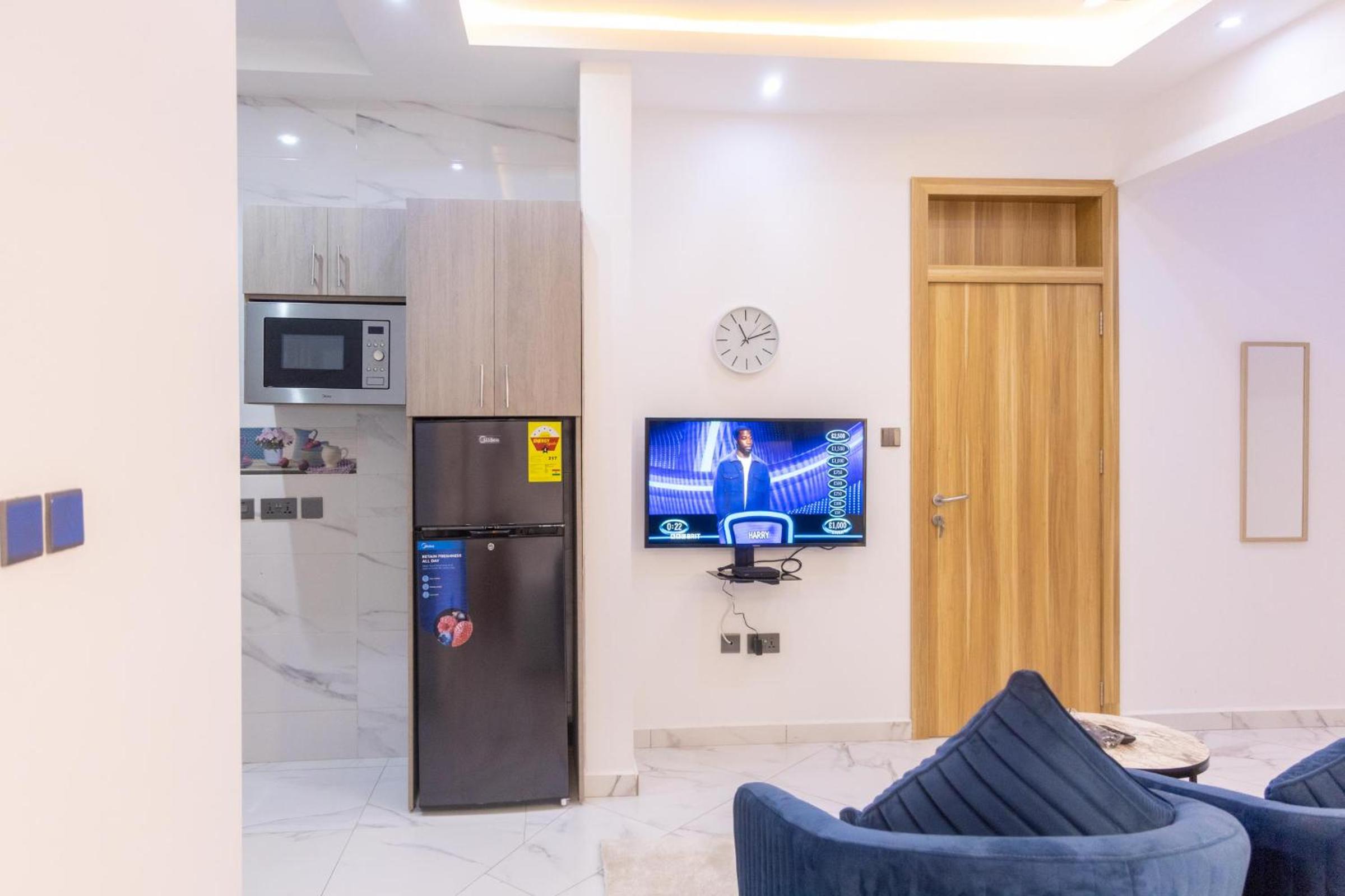 Luxe Studio Apartment, East Airport view 5
