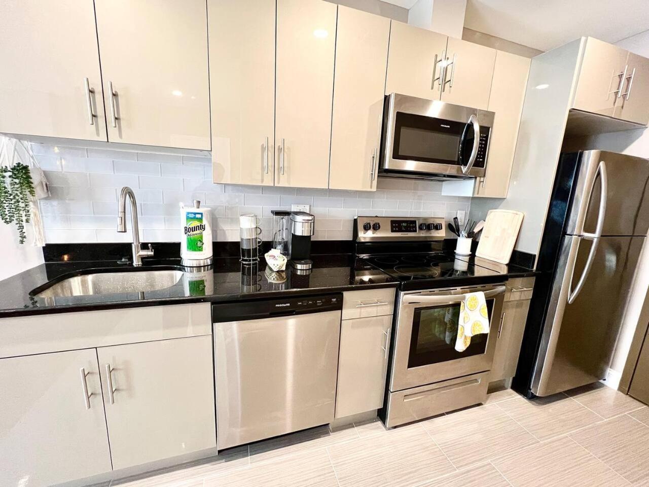 408 Modern styles apartment in center city of Philly view 2