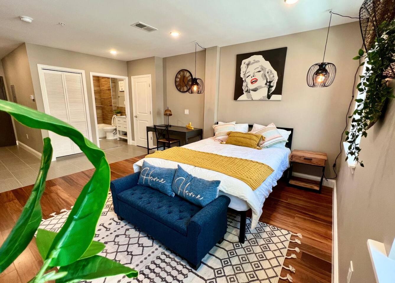 408 Modern styles apartment in center city of Philly view 5