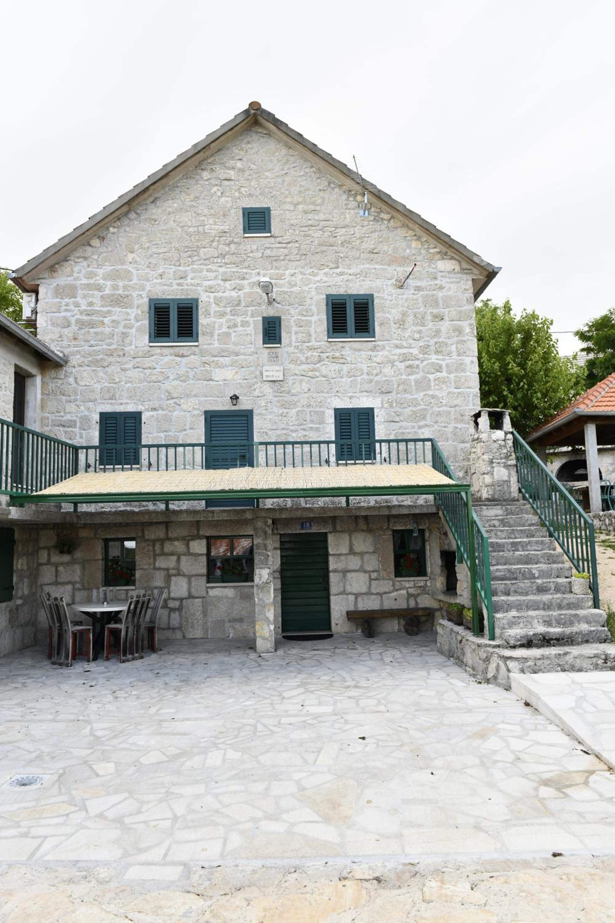 Photo 18