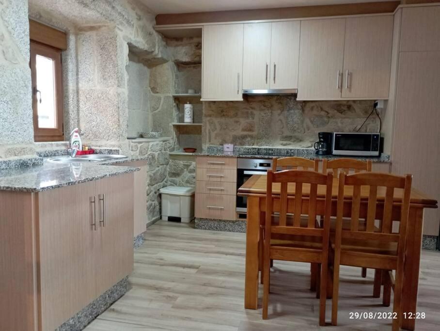 Casa de piedra céntrica. view 5