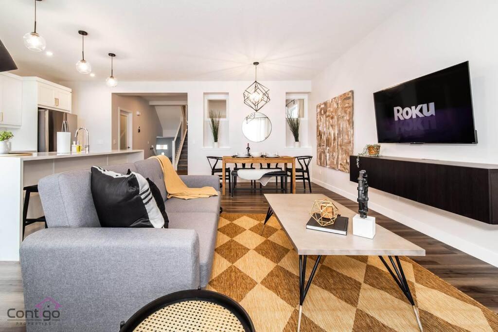 Boho Luxe Home, Sleeps 12, AirCon, King Bed, WiFi
