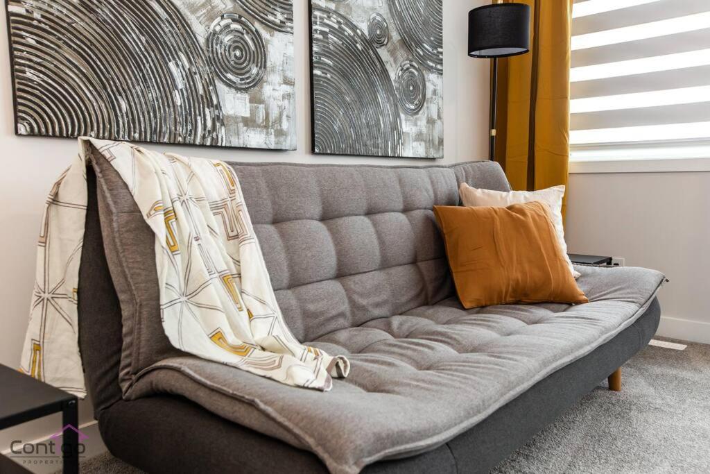 Boho Luxe Home, Sleeps 12, AirCon, King Bed, WiFi