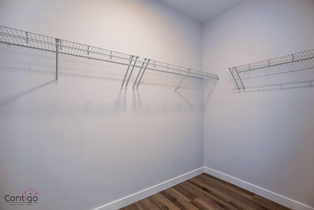 Boho Luxe Home, Sleeps 12, AirCon, King Bed, WiFi