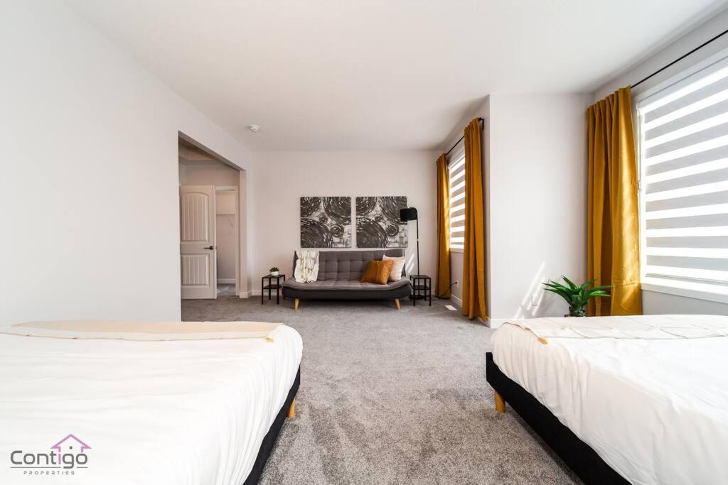 Boho Luxe Home, Sleeps 12, AirCon, King Bed, WiFi