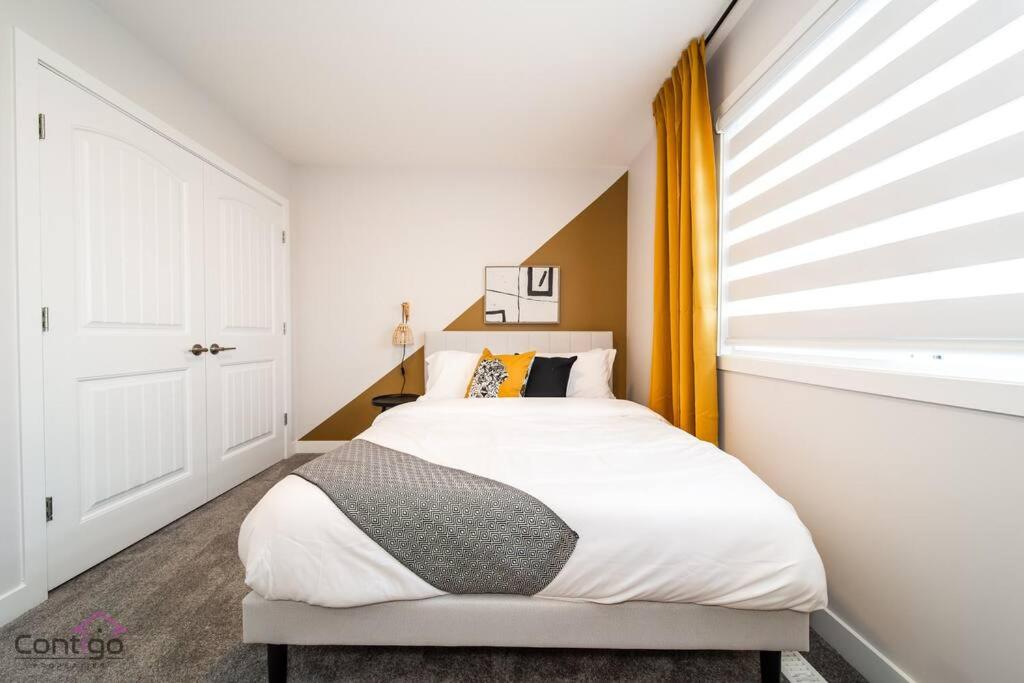 Boho Luxe Home, Sleeps 12, AirCon, King Bed, WiFi
