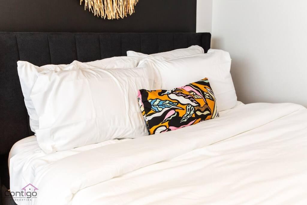 Boho Luxe Home, Sleeps 12, AirCon, King Bed, WiFi