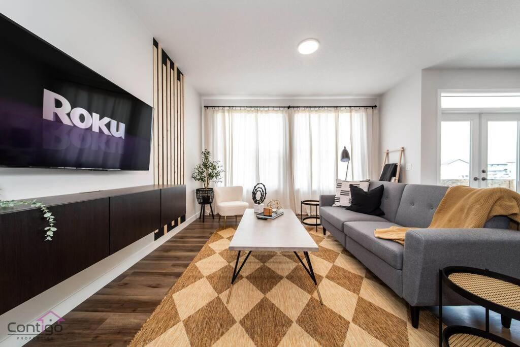 Boho Luxe Home, Sleeps 12, AirCon, King Bed, WiFi
