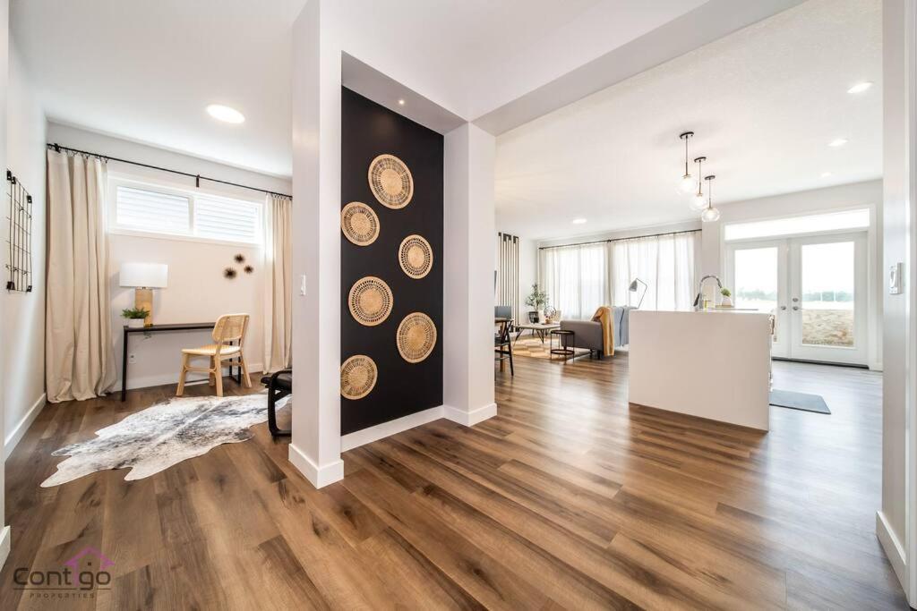 Boho Luxe Home, Sleeps 12, AirCon, King Bed, WiFi
