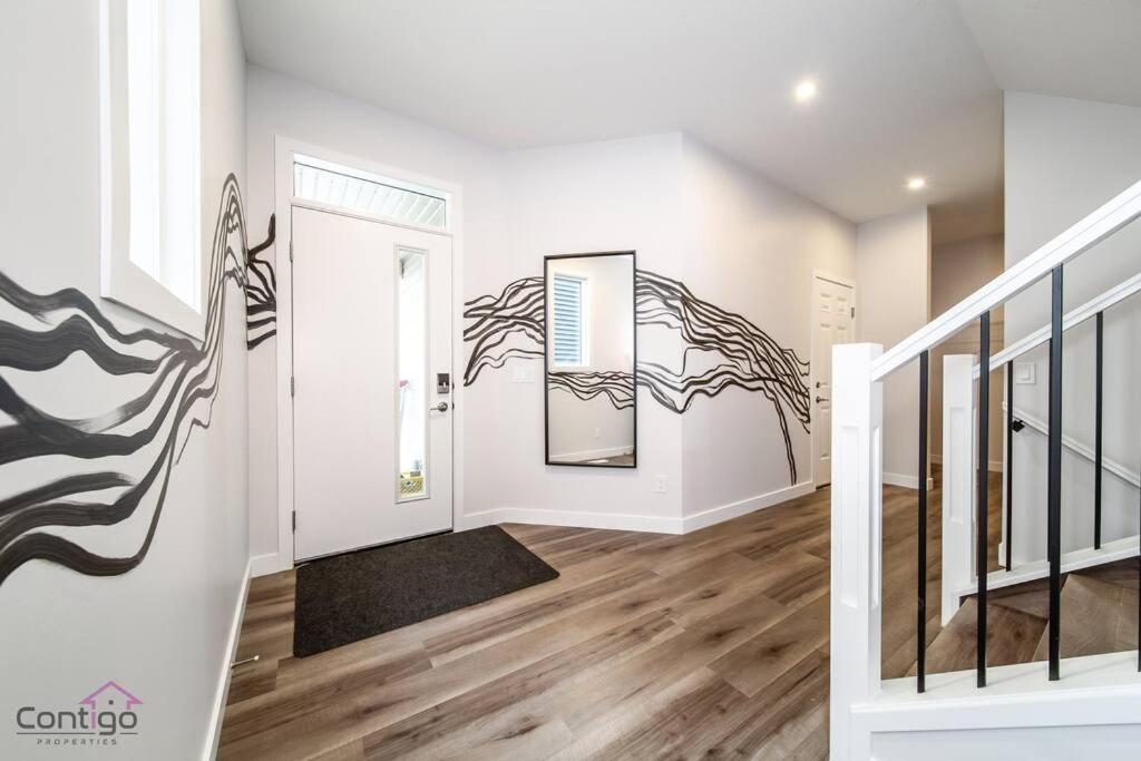 Boho Luxe Home, Sleeps 12, AirCon, King Bed, WiFi
