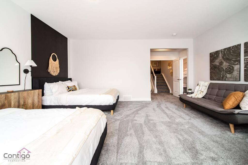 Boho Luxe Home, Sleeps 12, AirCon, King Bed, WiFi