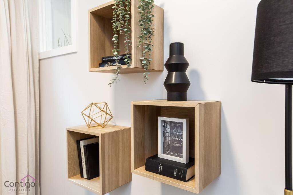 Boho Luxe Home, Sleeps 12, AirCon, King Bed, WiFi