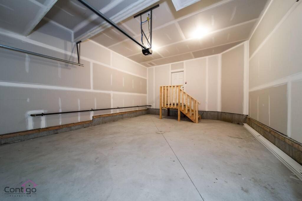 Boho Luxe Home, Sleeps 12, AirCon, King Bed, WiFi