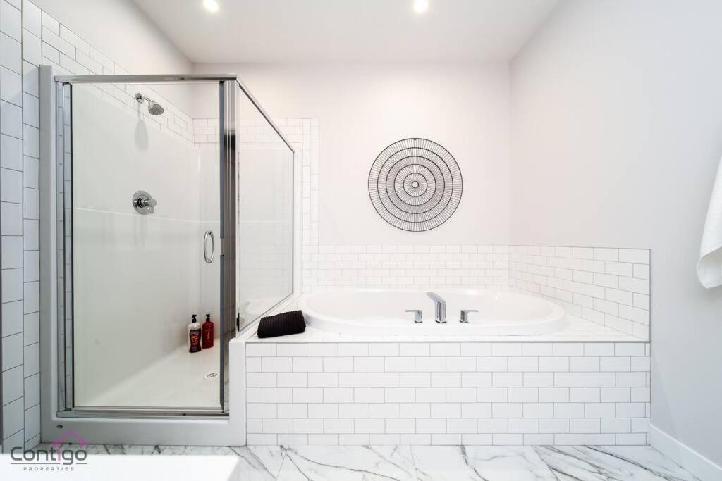 Boho Luxe Home, Sleeps 12, AirCon, King Bed, WiFi