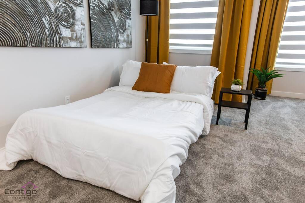 Boho Luxe Home, Sleeps 12, AirCon, King Bed, WiFi