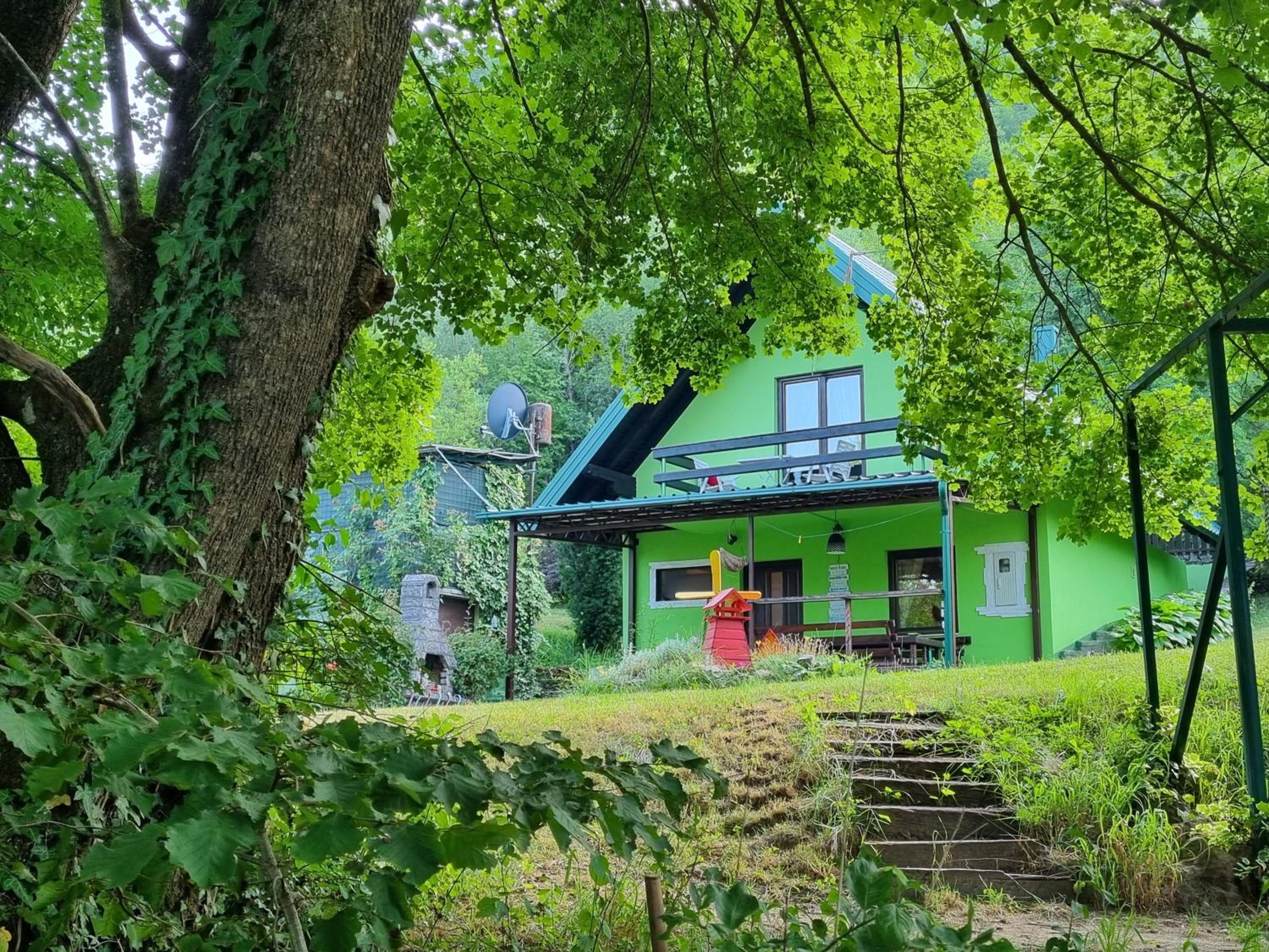 Private Riverside House on the Una River with Private Beach